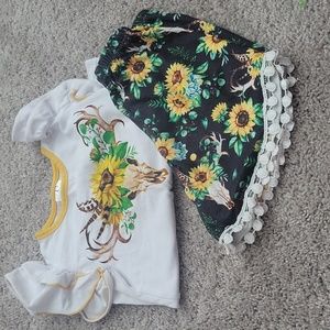 Adorable 🌞 flowers short outfit
